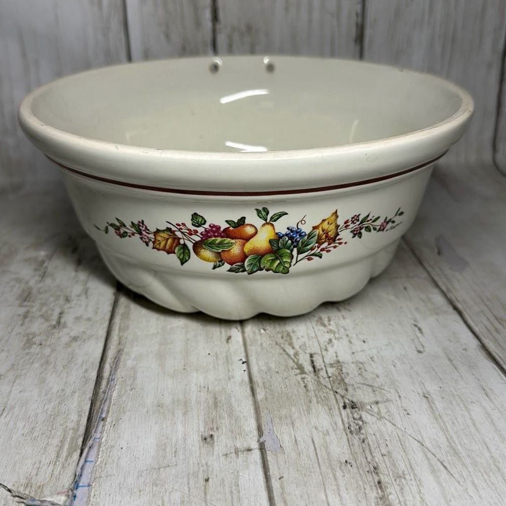 Vintage Ceramic Jello Bundt Cake Mold Baking Pan, Kitchen Wall Décor Teleflora